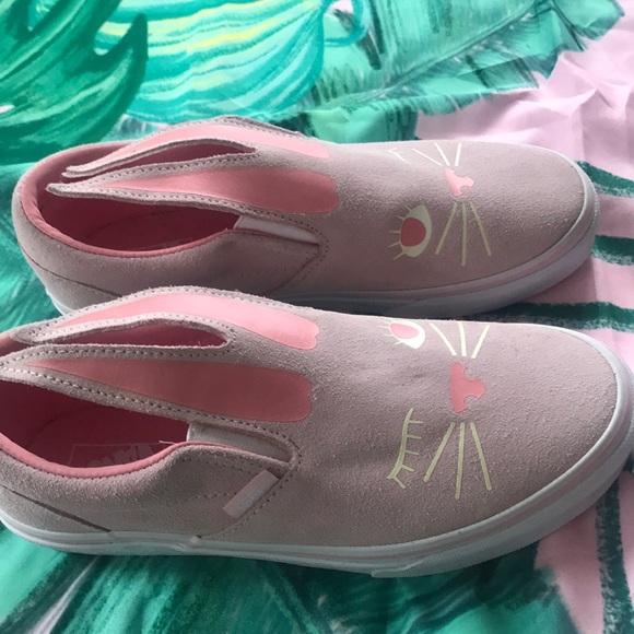 Sneakers - Picture 6 of 8